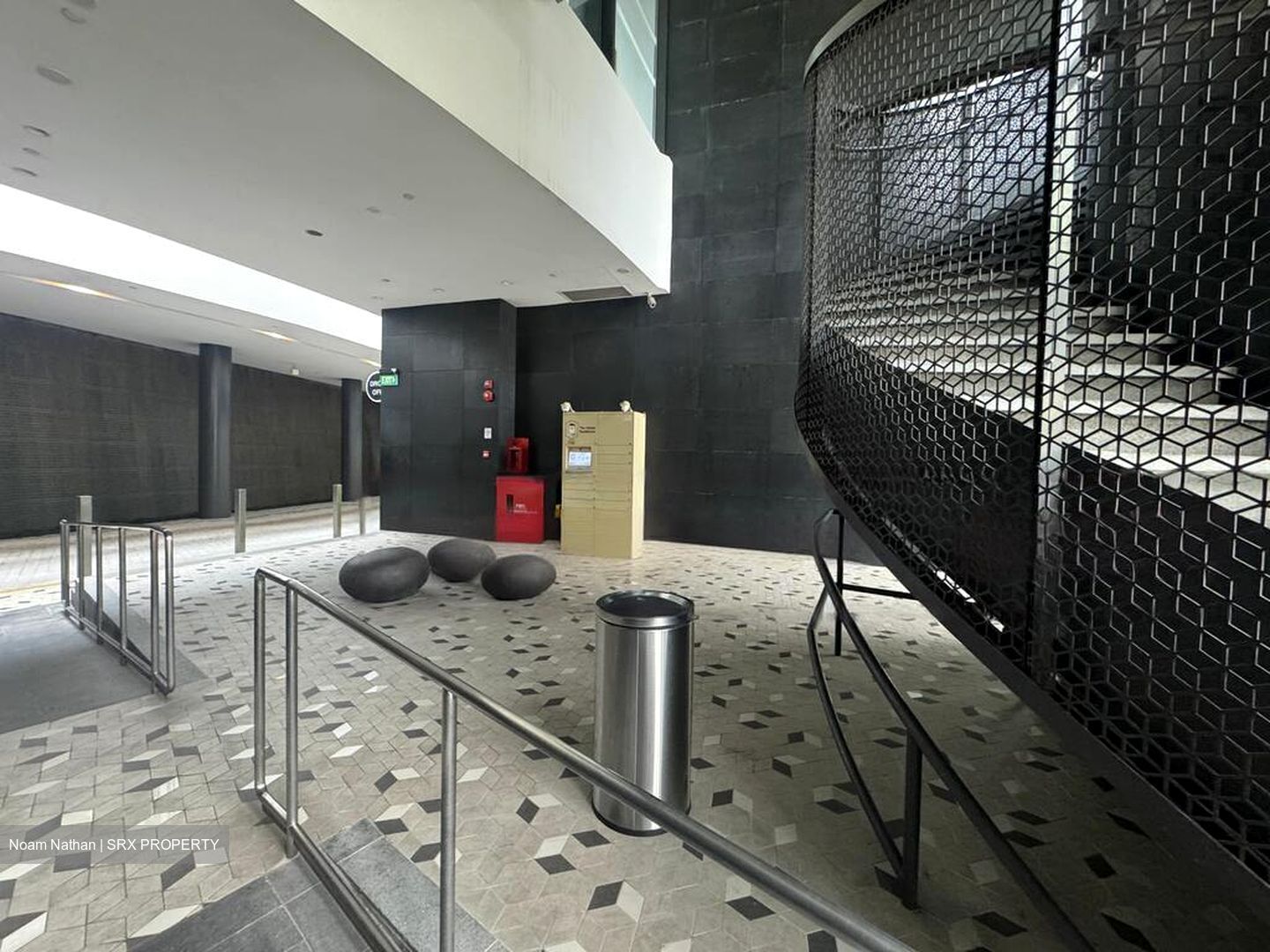 The Venue Shoppes (D13), Retail #473865901